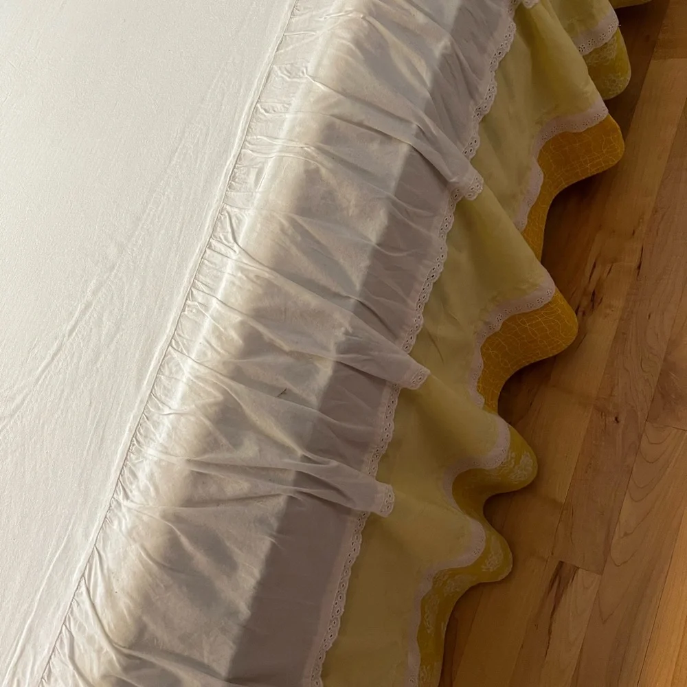 QUEEN Size Ruffled Bed Skirt